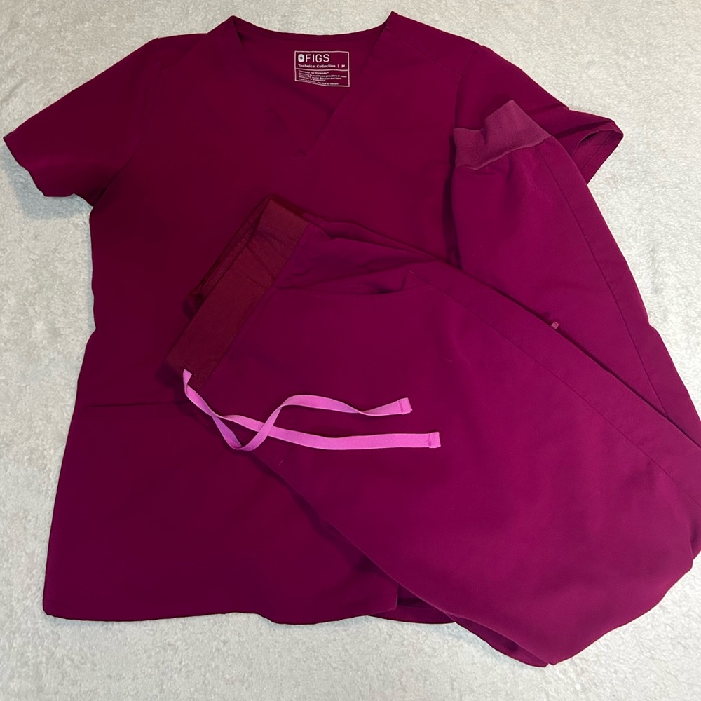 Pink Figs Zamora & Casma scrub set